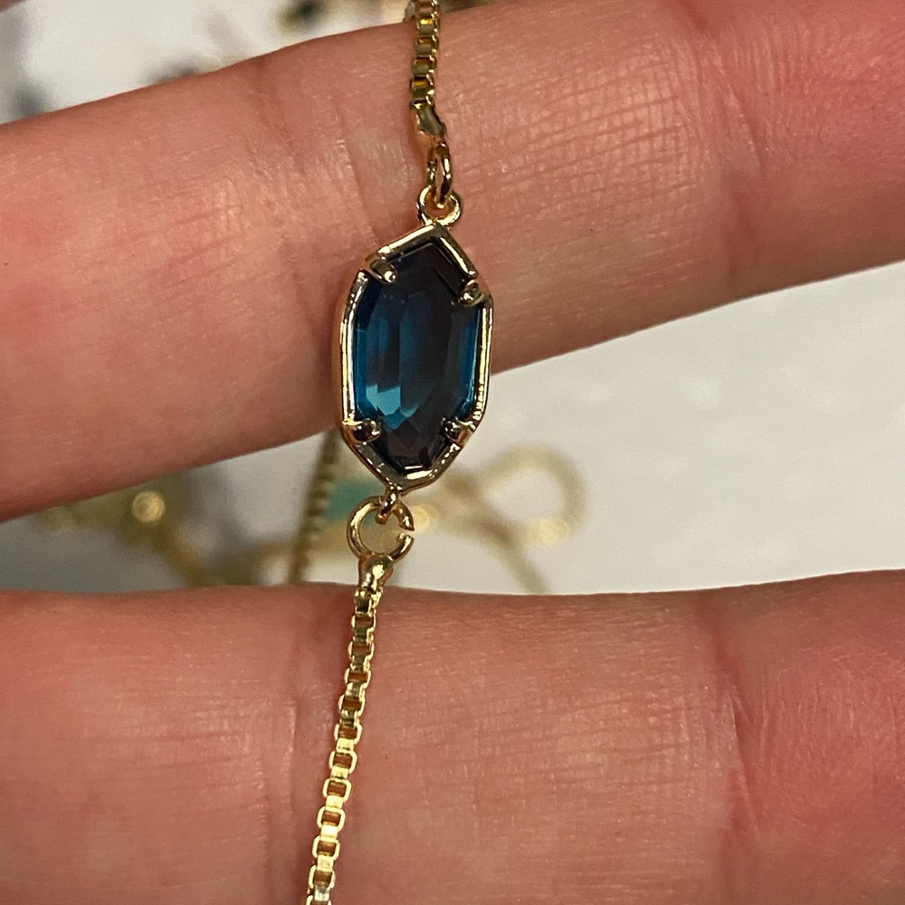 Gold  adjustable bracelet with sapphire pendant - Picture 5 of 5